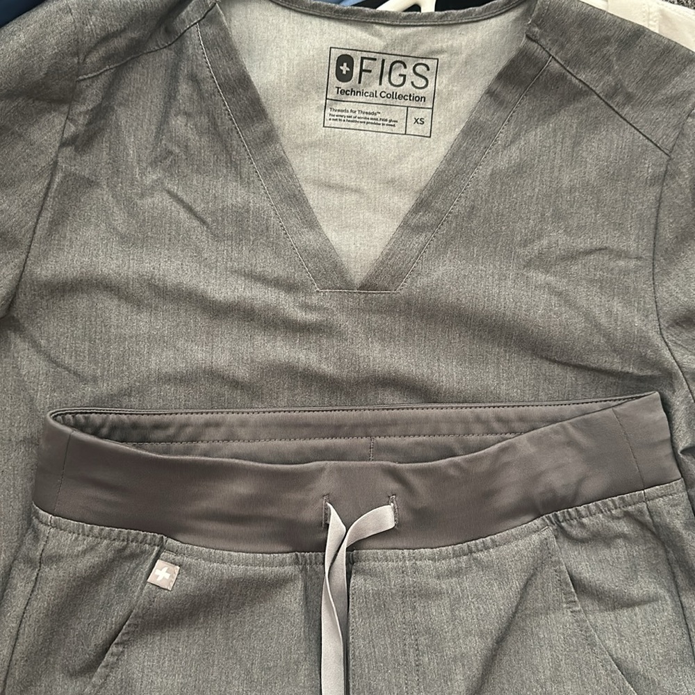FIGS Graphite Set XS - Picture 3 of 7